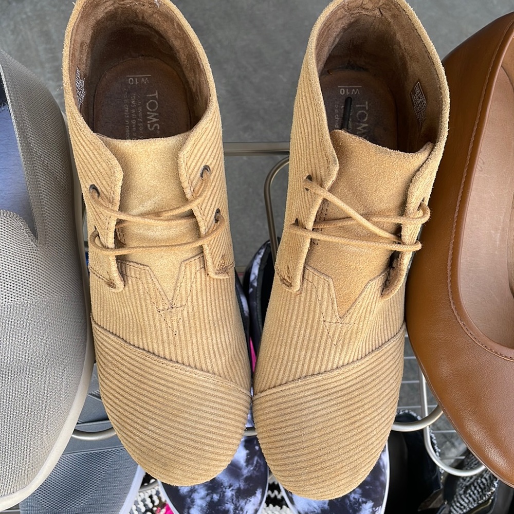 Toms tan corduroy shoes
